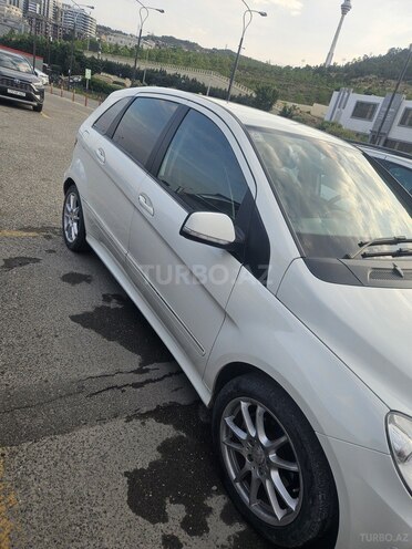 Mercedes B 180-6