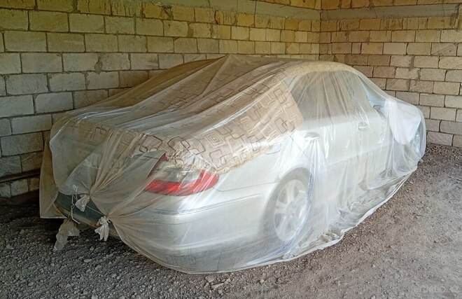 Mercedes E 200-11