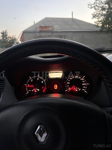 Renault Megane-13
