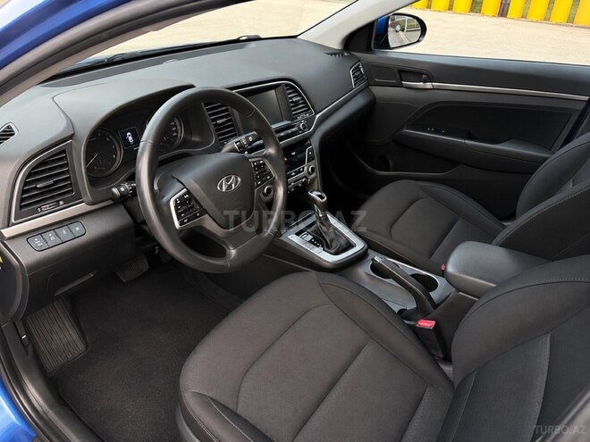 Hyundai Elantra-3