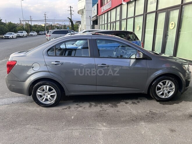 Chevrolet Aveo-8