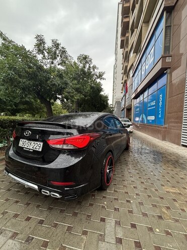 Hyundai Elantra-4