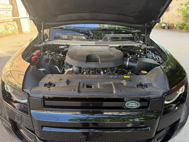 Land Rover Defender-8