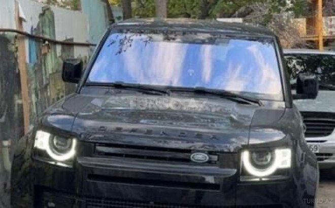 Land Rover Defender-7