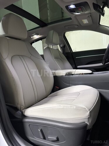 Hyundai Sonata-16