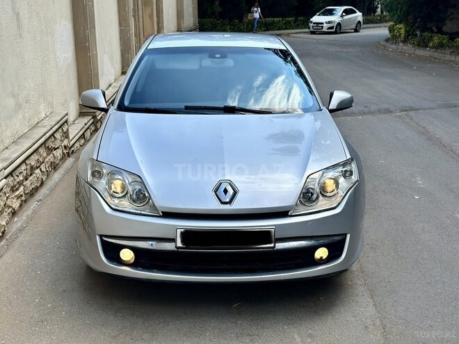 Renault Laguna-14