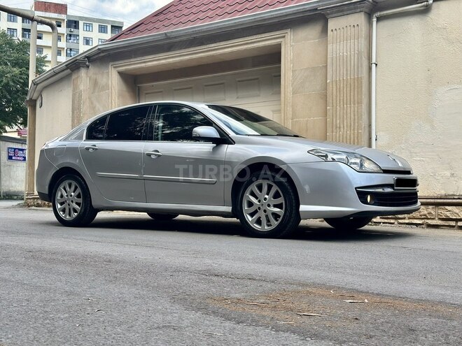 Renault Laguna-6