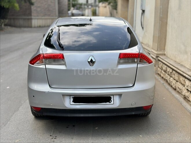 Renault Laguna-12