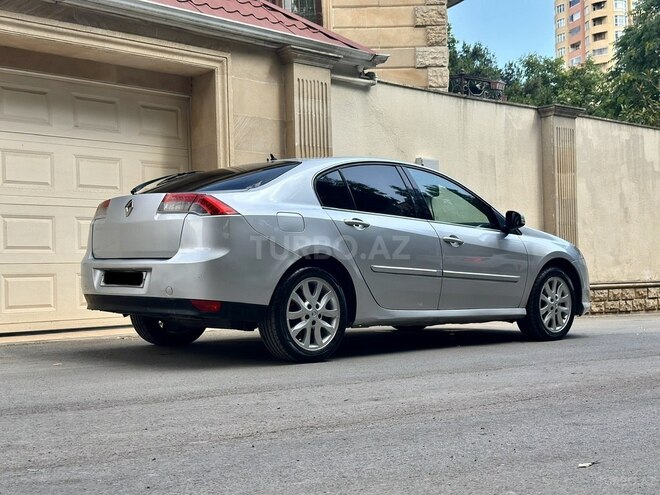 Renault Laguna-8