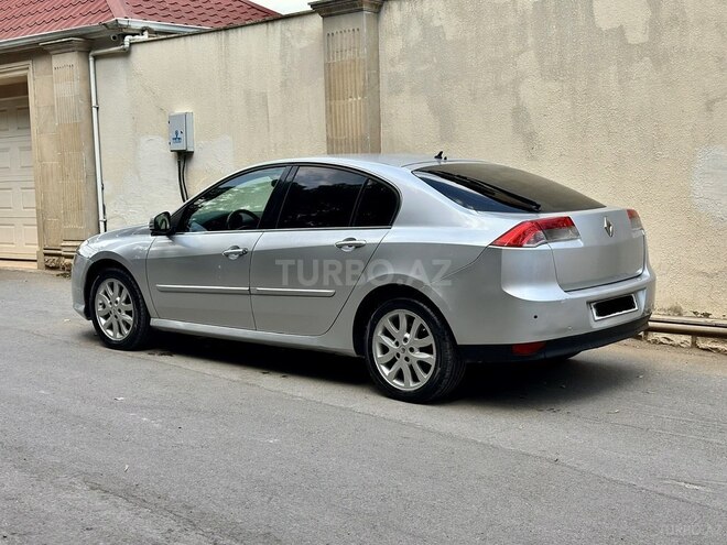 Renault Laguna-13