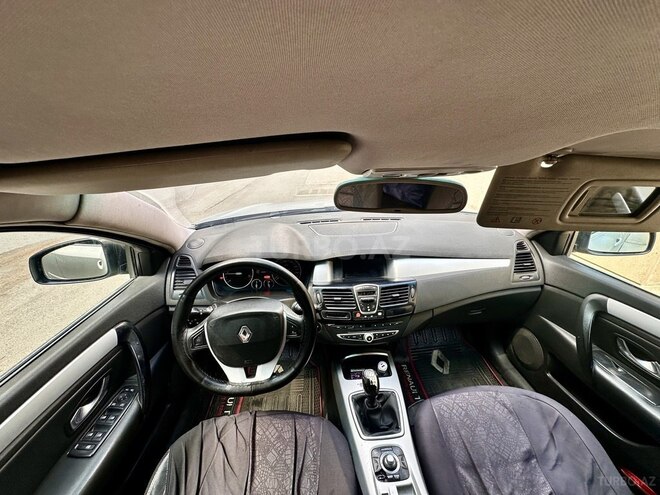 Renault Laguna-9