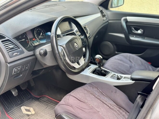 Renault Laguna-11