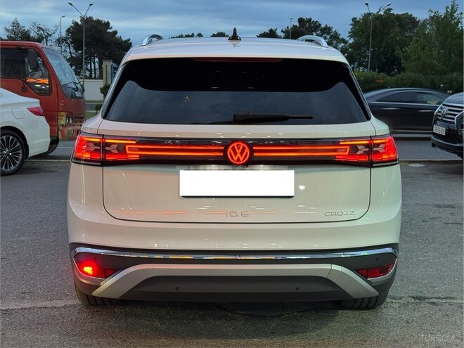 Volkswagen ID.6 X-15