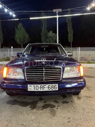 Mercedes E 220-1