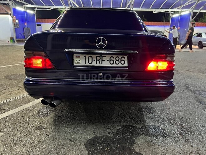 Mercedes E 220-4
