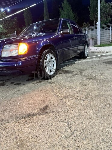 Mercedes E 220-10