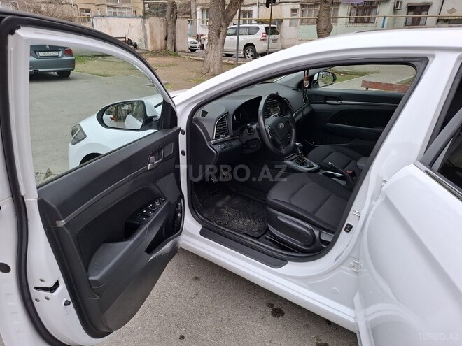 Hyundai Elantra-3