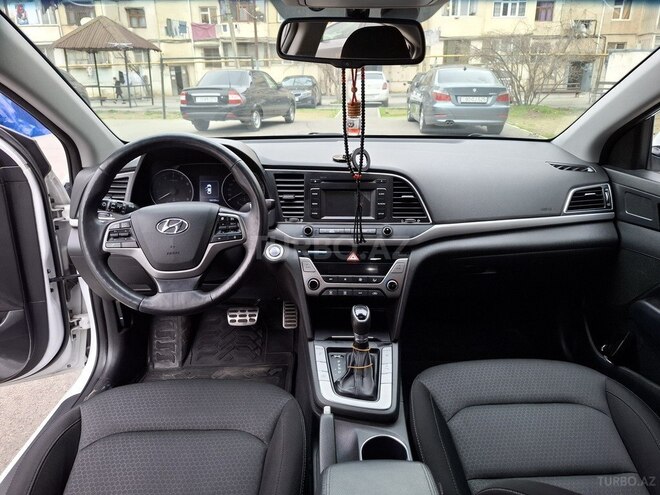 Hyundai Elantra-2