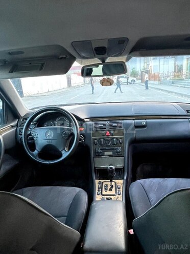 Mercedes E 200-6