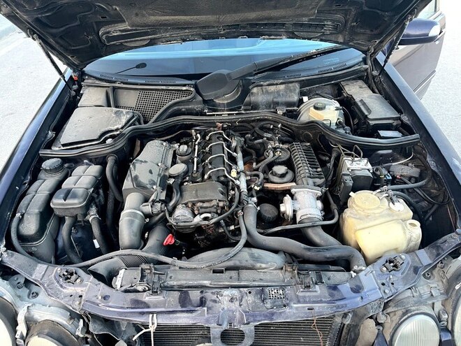 Mercedes E 200-4