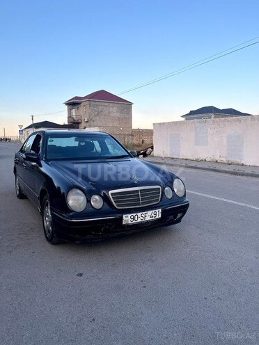 Mercedes E 200-10