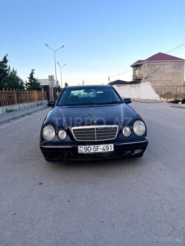 Mercedes E 200-13