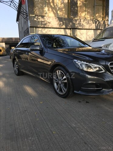 Mercedes E 250-11