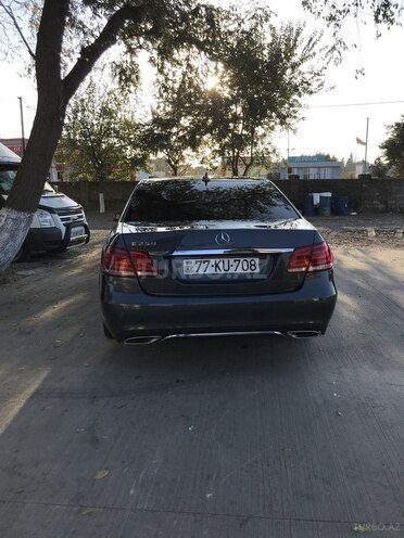 Mercedes E 250-12