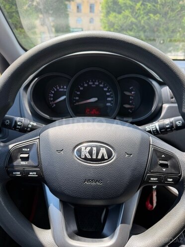 Kia Rio-5