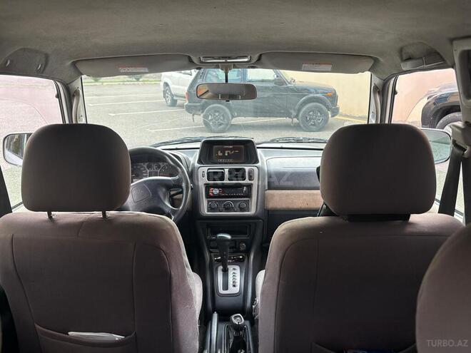 Mitsubishi Pajero io-5