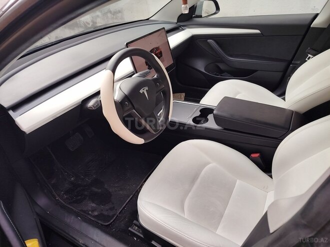 Tesla Model 3-5