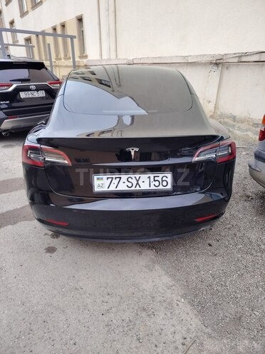 Tesla Model 3-4