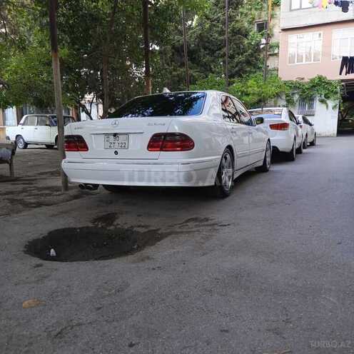 Mercedes E 240-4