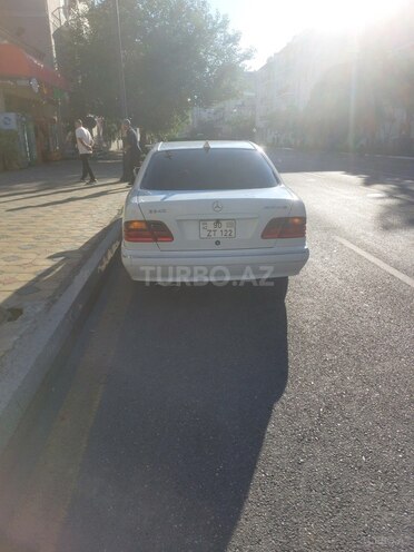 Mercedes E 240-2