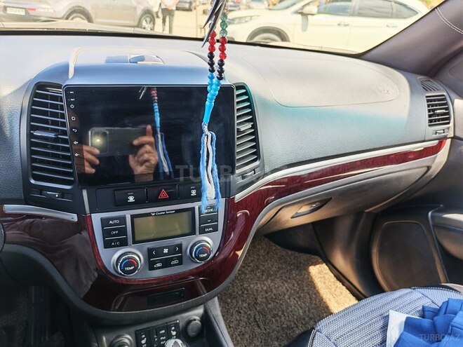 Hyundai Santa Fe-12