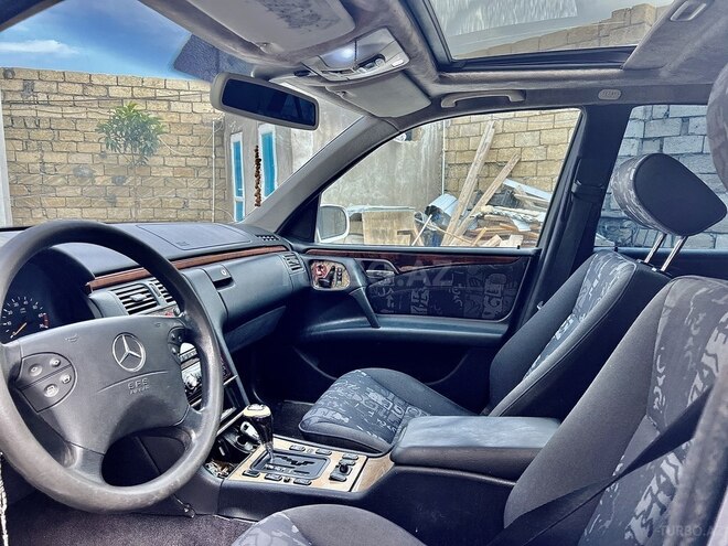 Mercedes E 240-5