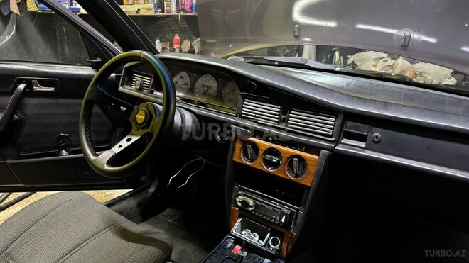Mercedes 190-2