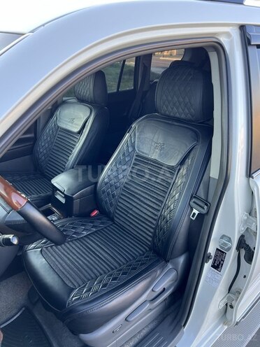 Toyota Land Cruiser Prado-8