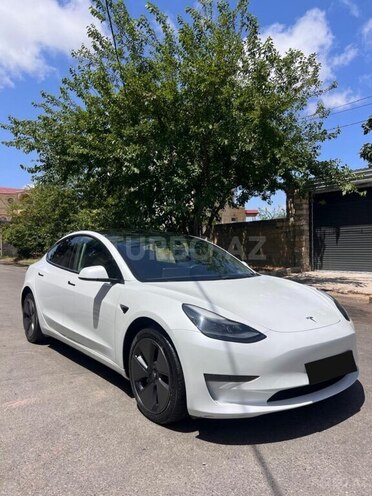Tesla Model 3-2