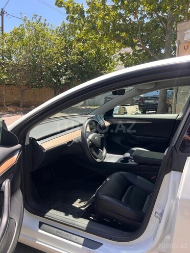 Tesla Model 3-5