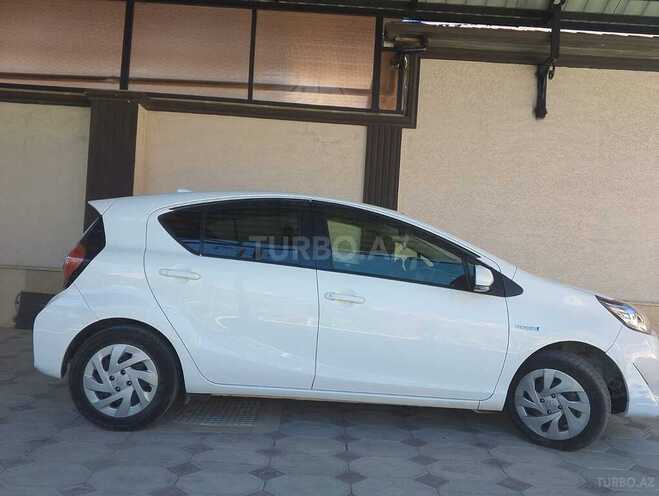 Toyota Aqua-5