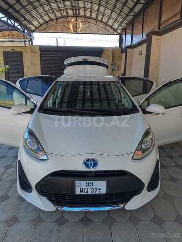 Toyota Aqua-2