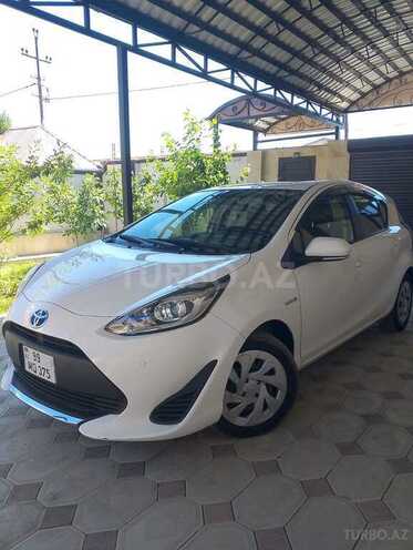 Toyota Aqua-3