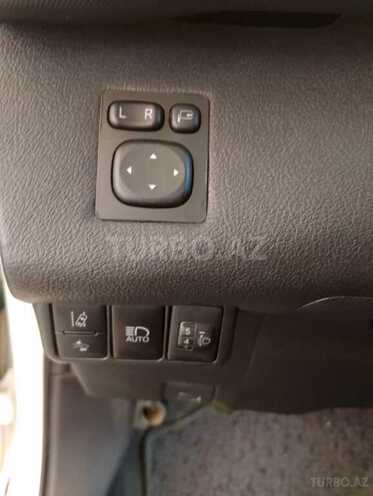 Toyota Aqua-12