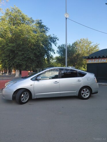 Toyota Prius-2