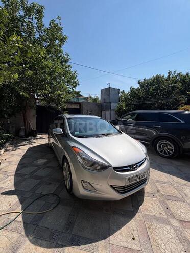 Hyundai Elantra-1