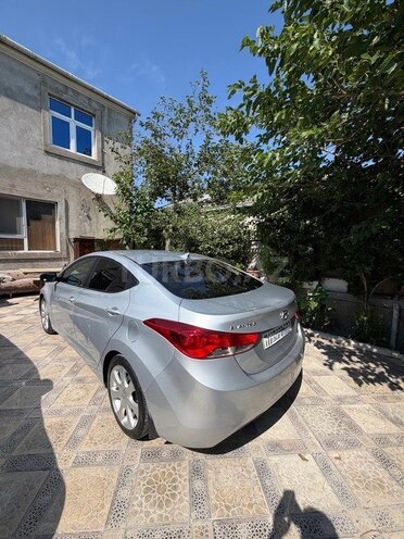 Hyundai Elantra-6