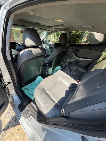 Hyundai Elantra-5
