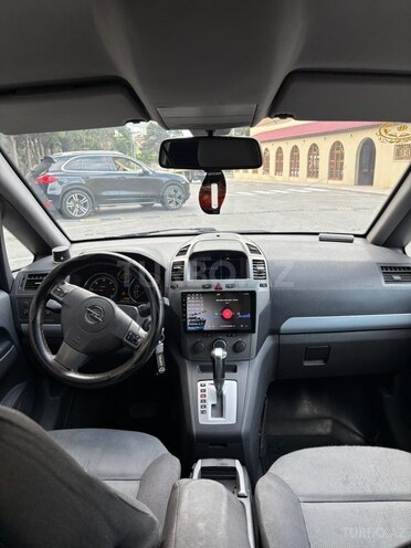 Opel Zafira-8