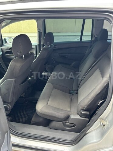 Opel Zafira-10